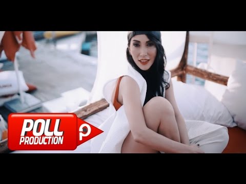 Hande Yener - Deli Bile - Official Video Mp3 İndir